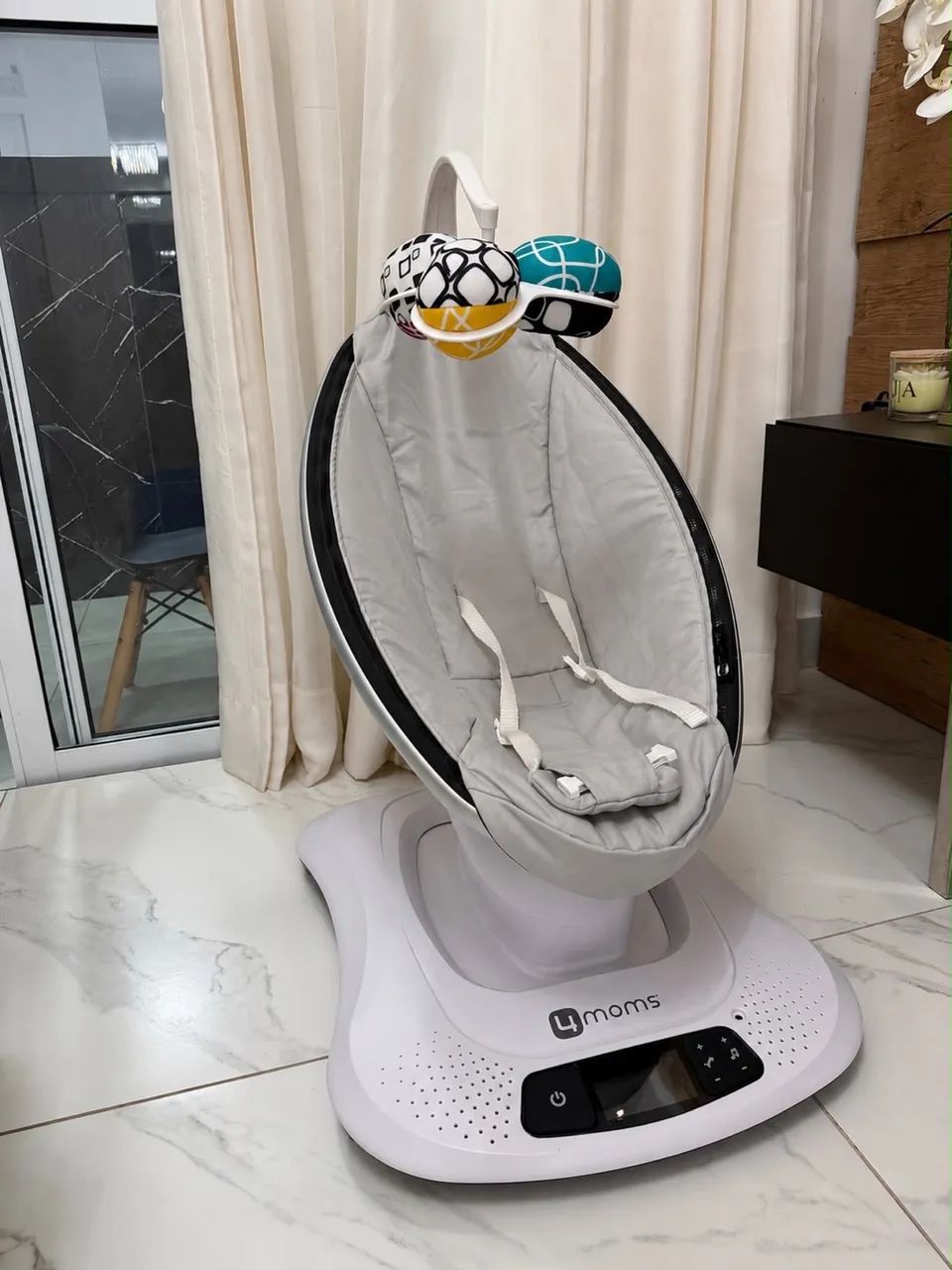 Cadeira de bebê mamaroo 4 moms