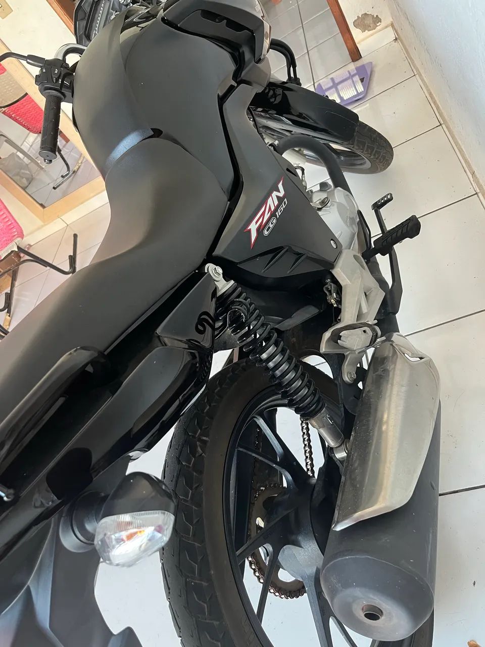Moto semi nova, pronta pra ser sua  - Foto 2