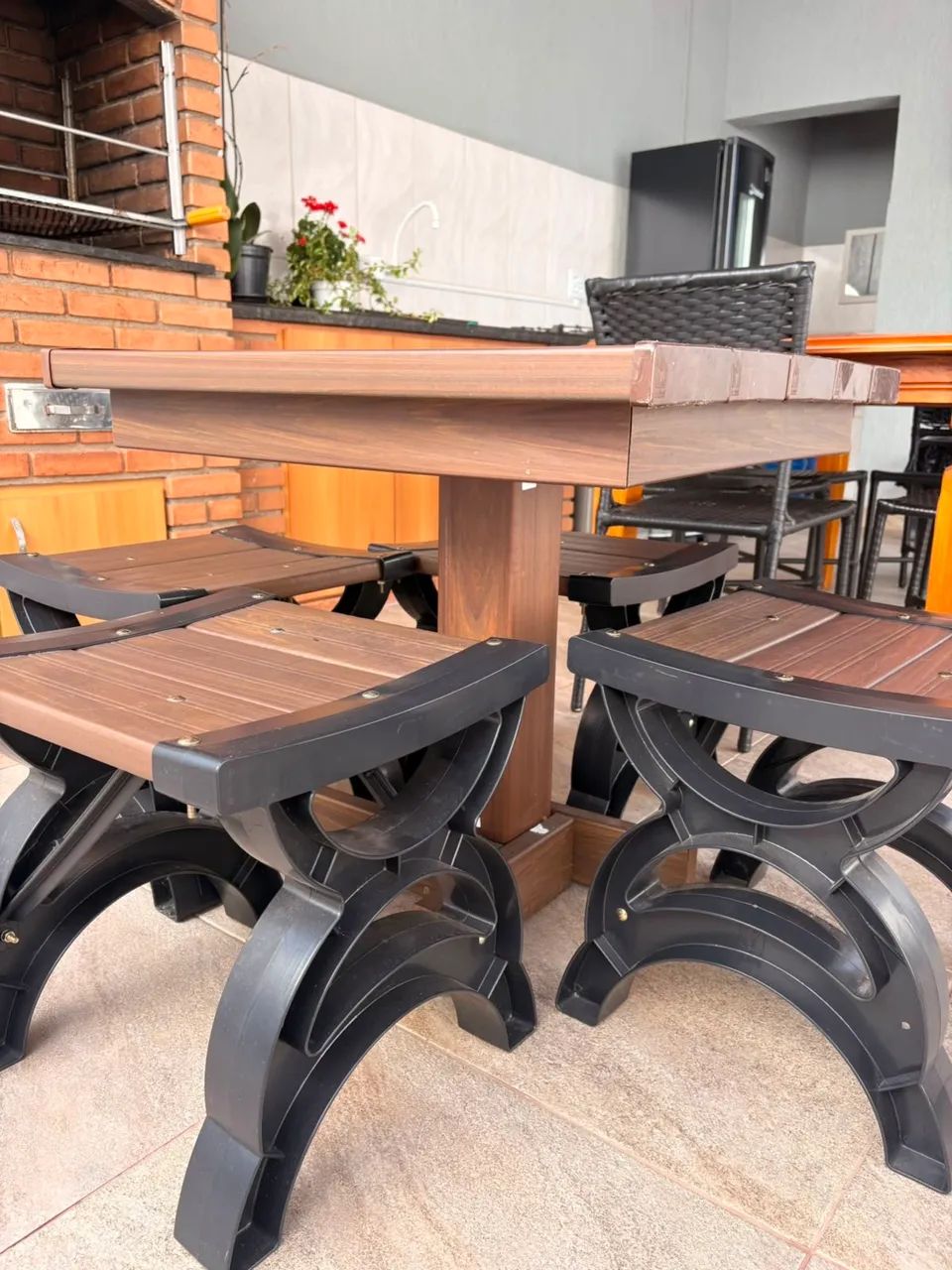 Linda conjunto de banco e mesa  - Foto 3