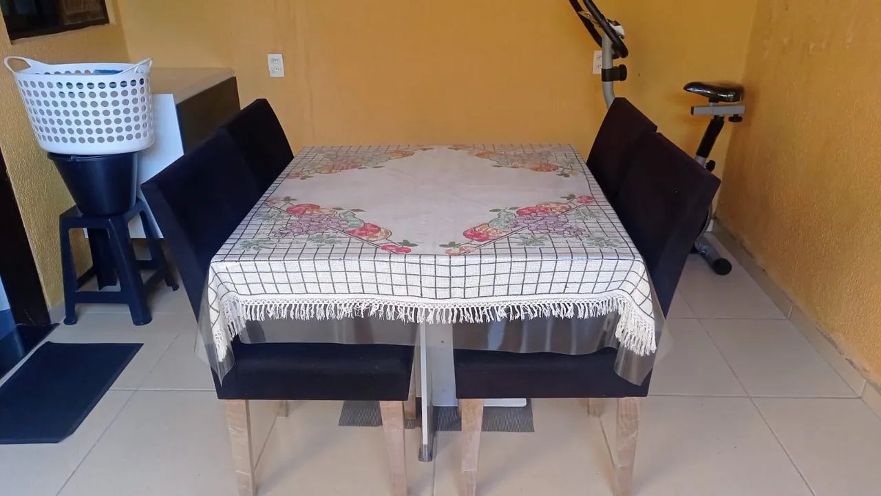 Lindo conjunto de mesa e cadeiras  - Foto 3