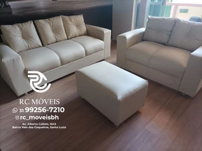 Sofá 3 e 2 Lugares com Puff em Couro Sintético - Conforto e Durabilidade