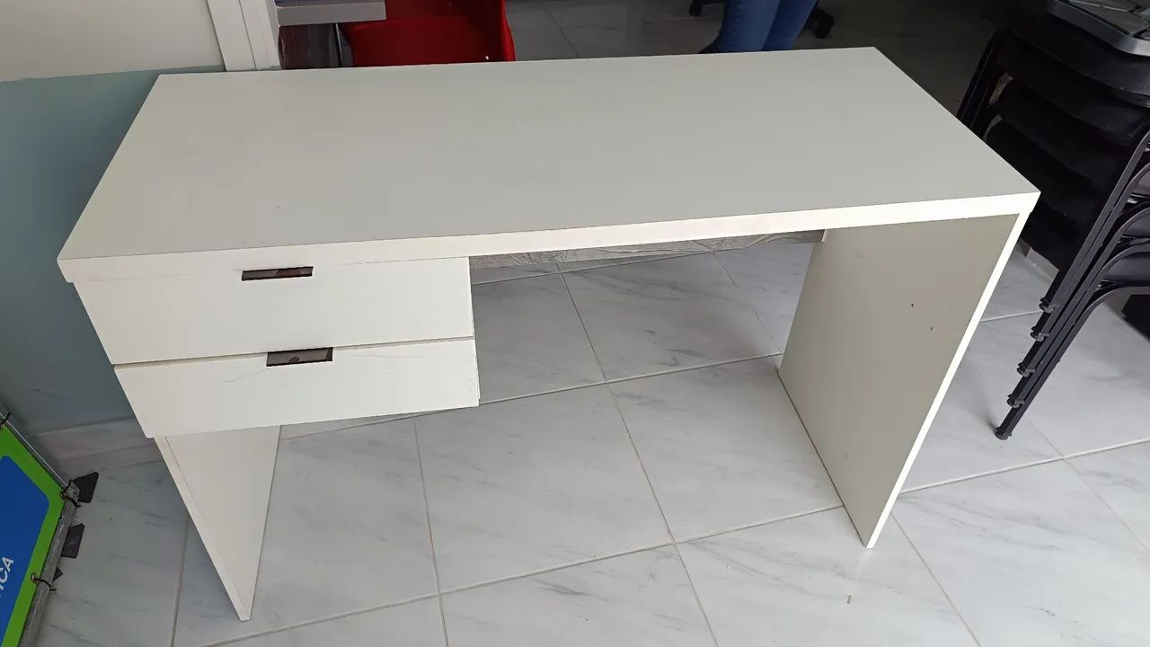 Mesa para atendimento ou estudos