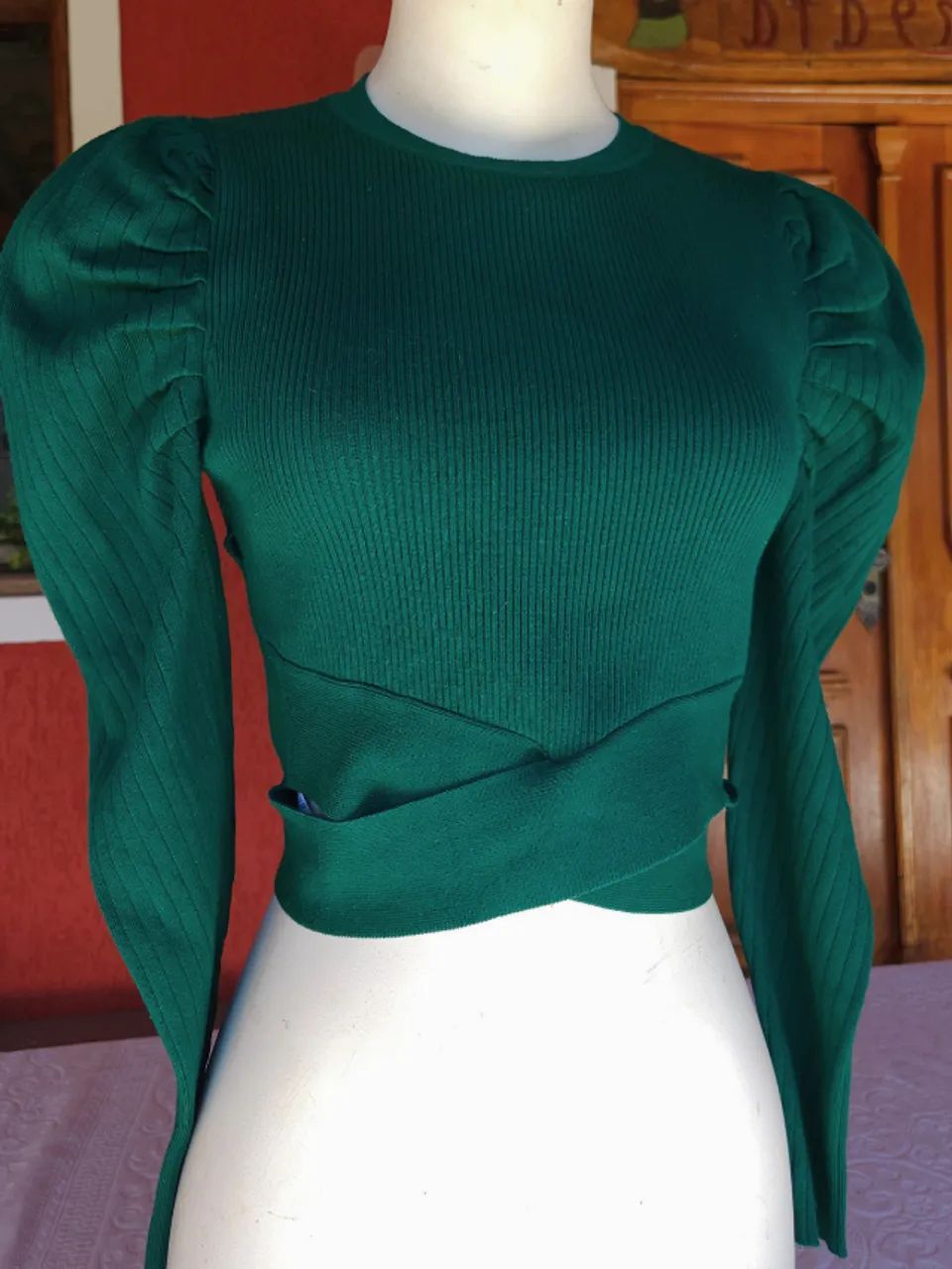 Blusa ZARA verde canelada manga bufante