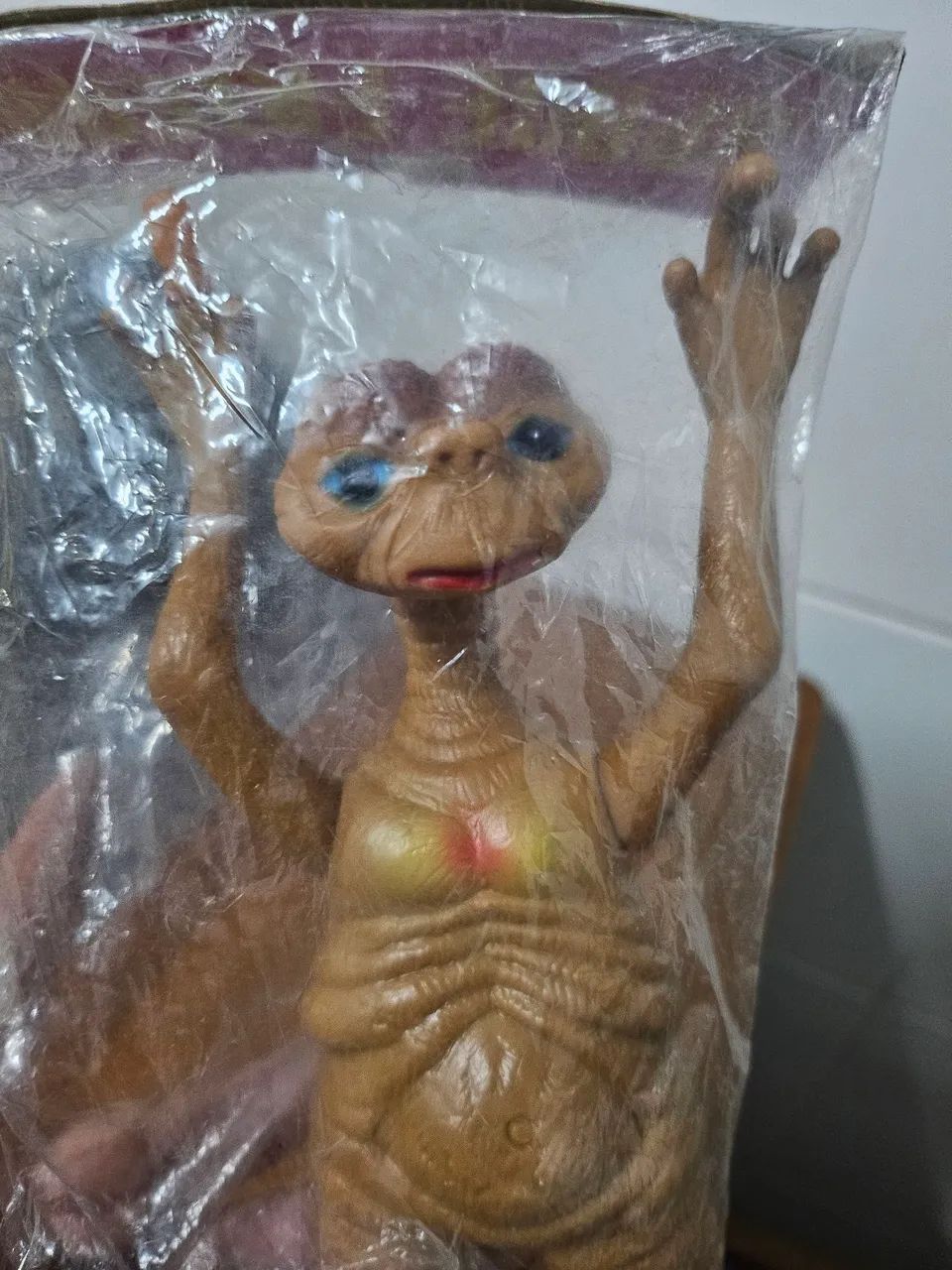 ET lacrado, original, olhos e dedo acendem. - Foto 3