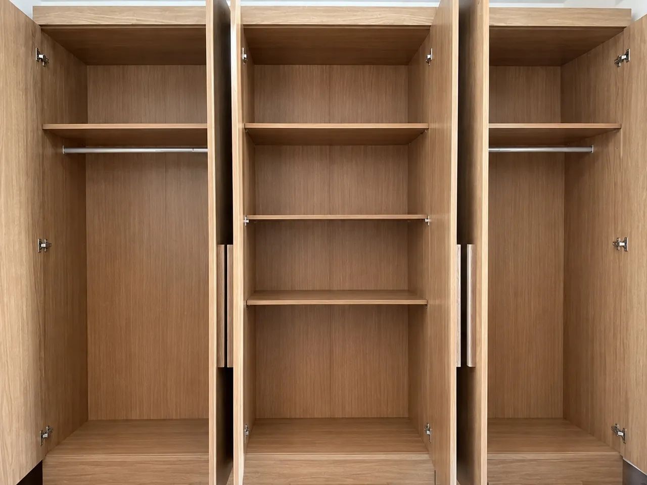 Guarda roupa bege 6 portas  - Foto 4