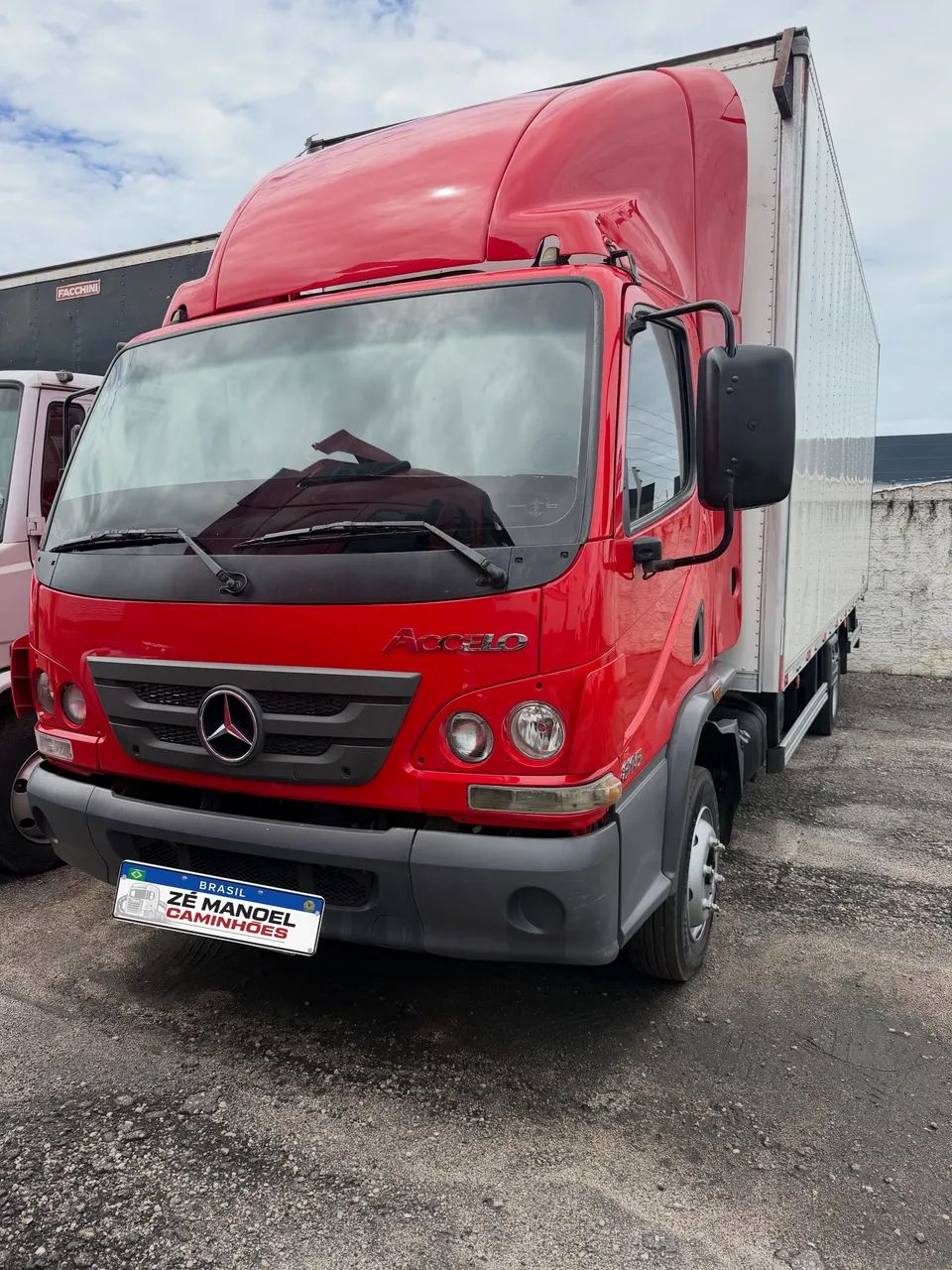Vendo ACCELO 815 ano 2020 - Foto 2