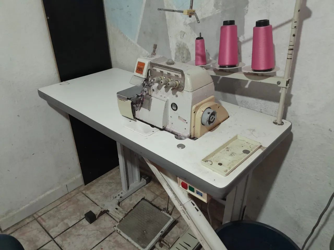 VENDO MÁQUINA DE COSTURA ? - Foto 4