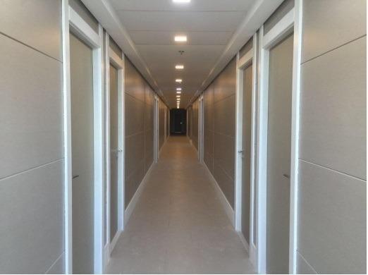 Sala comercial na Paralela com 30m² no Alpha Medical Center