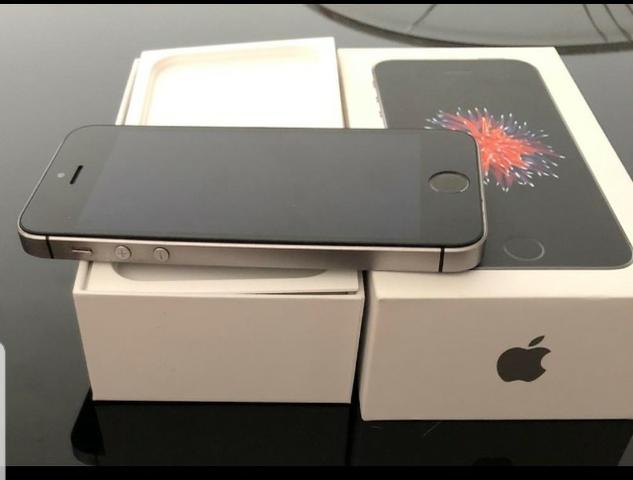 Iphone SE 64 GB cinza espacial. Estado de novo