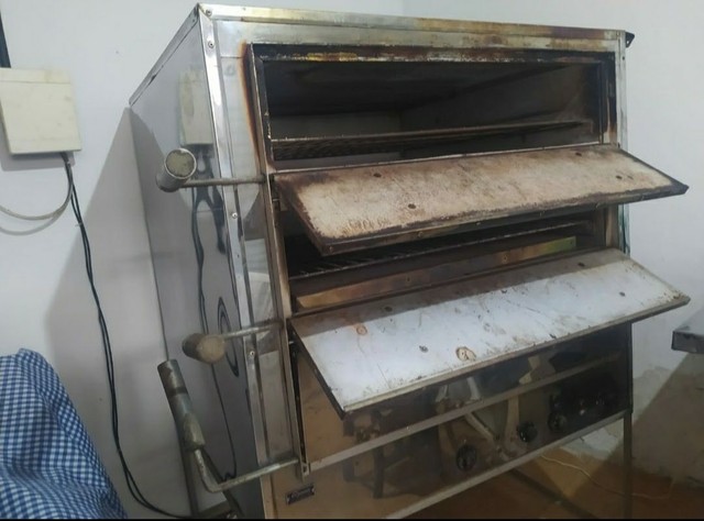 Forno industrial, masseira industrial e armário de crescimento