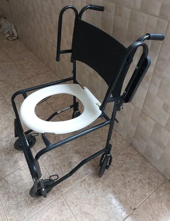 Cadeira higiênica escamoteável  - Foto 5