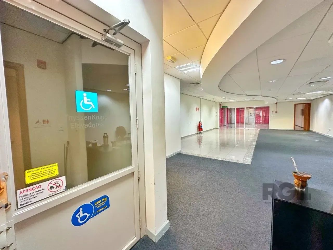 Ampla loja de esquina no Bairro Teresópolis, melhor ponto da região em rota centro/bairro. - Foto 6