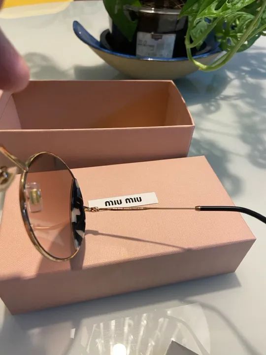 Óculos de sol Miu Miu - pouco usado  - Foto 2