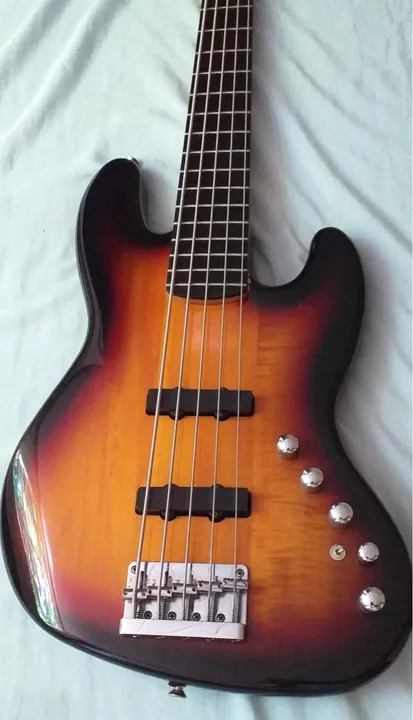 Baixo Squier Deluxe fender