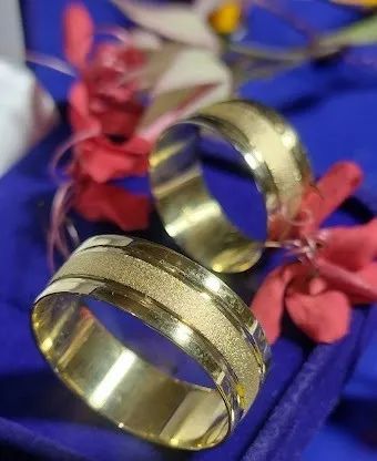 Alianças 10 mm Grossa larga Lisa e Fosca 10 Gramas Maciça Ouro 18 Kilates - Foto 2