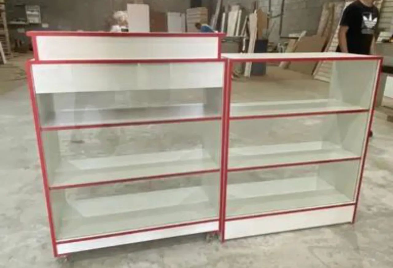CAIXA BALCÃO VITRINE + BALCÃO VITRINE COM FITA VERMELHA 