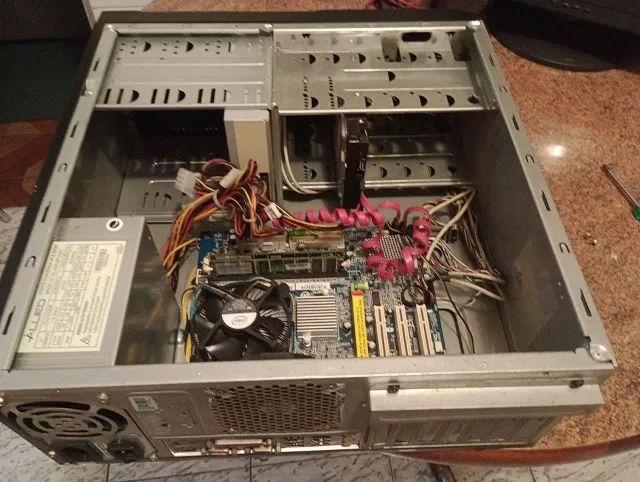 Computador GigaByte Proc. Intel (R) Dual Core 2.60Ghz. Funcionando Perfeito. - Foto 4