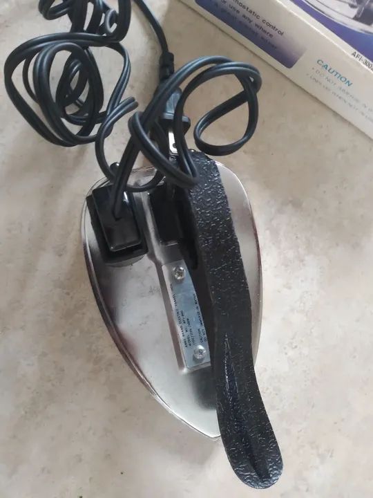 Ferro de Passar Roupa para viagem. Bi volt