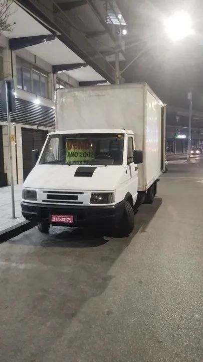 Caminhão Iveco 2002 - Baú - Ótimo estado!