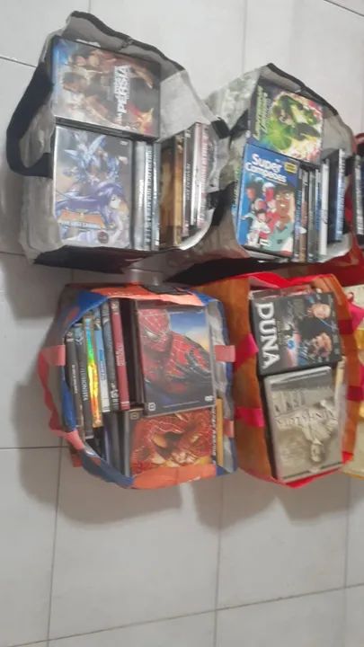Mais de 150 CDS de DVDS de filmes, desenhos e showns de bandas musicais - Foto 2