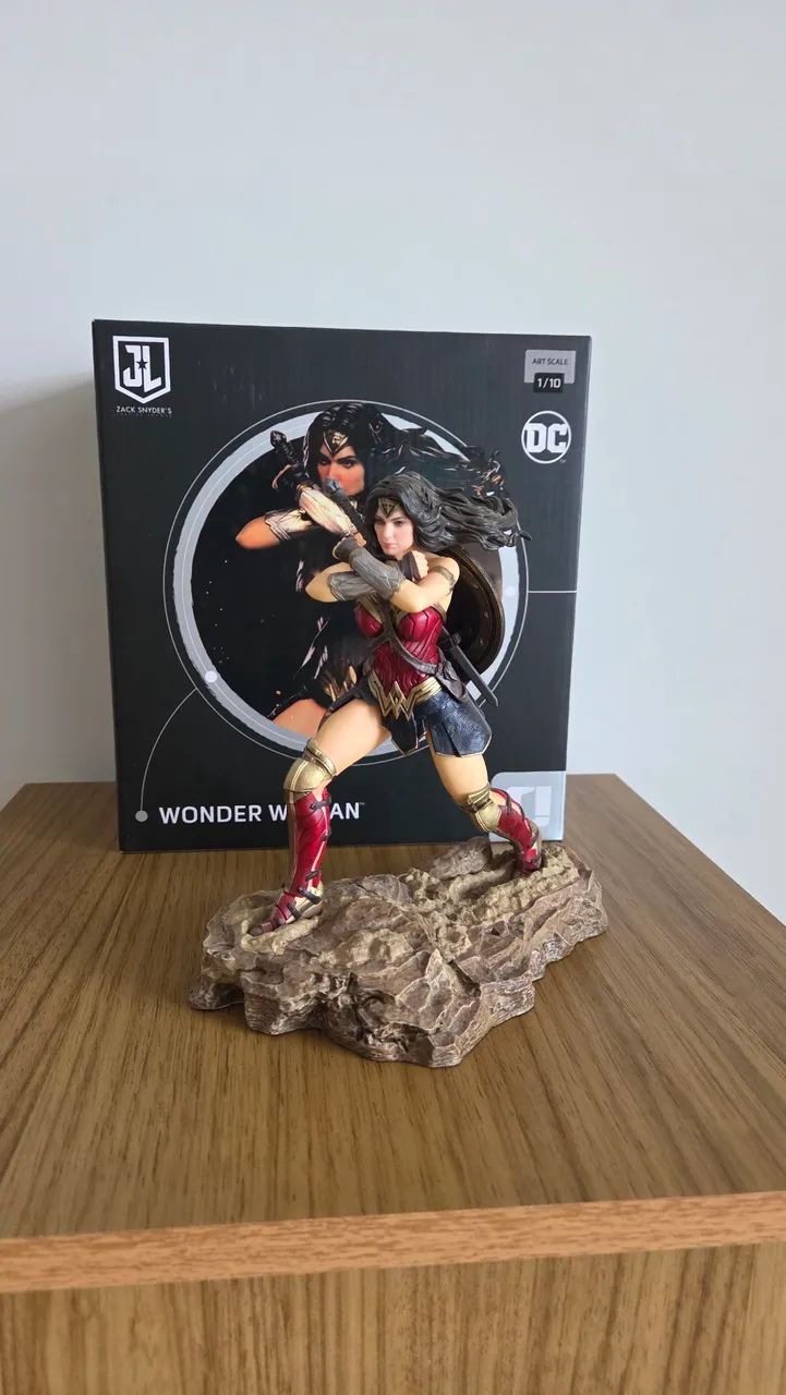 WONDER WOMAN IRON STUDIOS 1/10