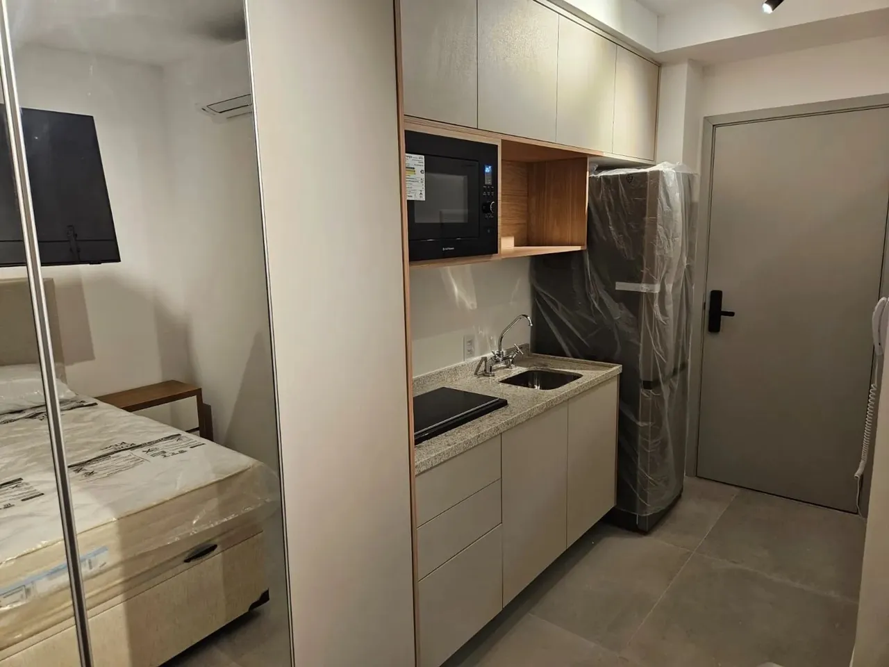Studio mobiliado a poucos metros do metrô Oscar Freire em Pinheiros SP