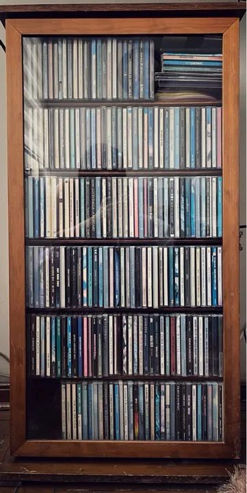 Armário com CDs