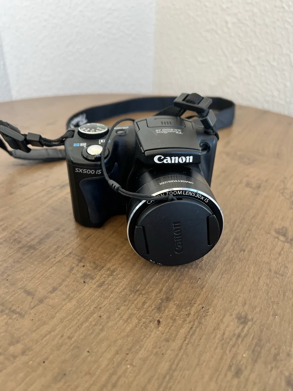 【極美品】Canon PowerShot SX500IS ブラック　新品級！ Canon A PowerShot SX500 é uma câmera digital de 16,0 MP com zoom