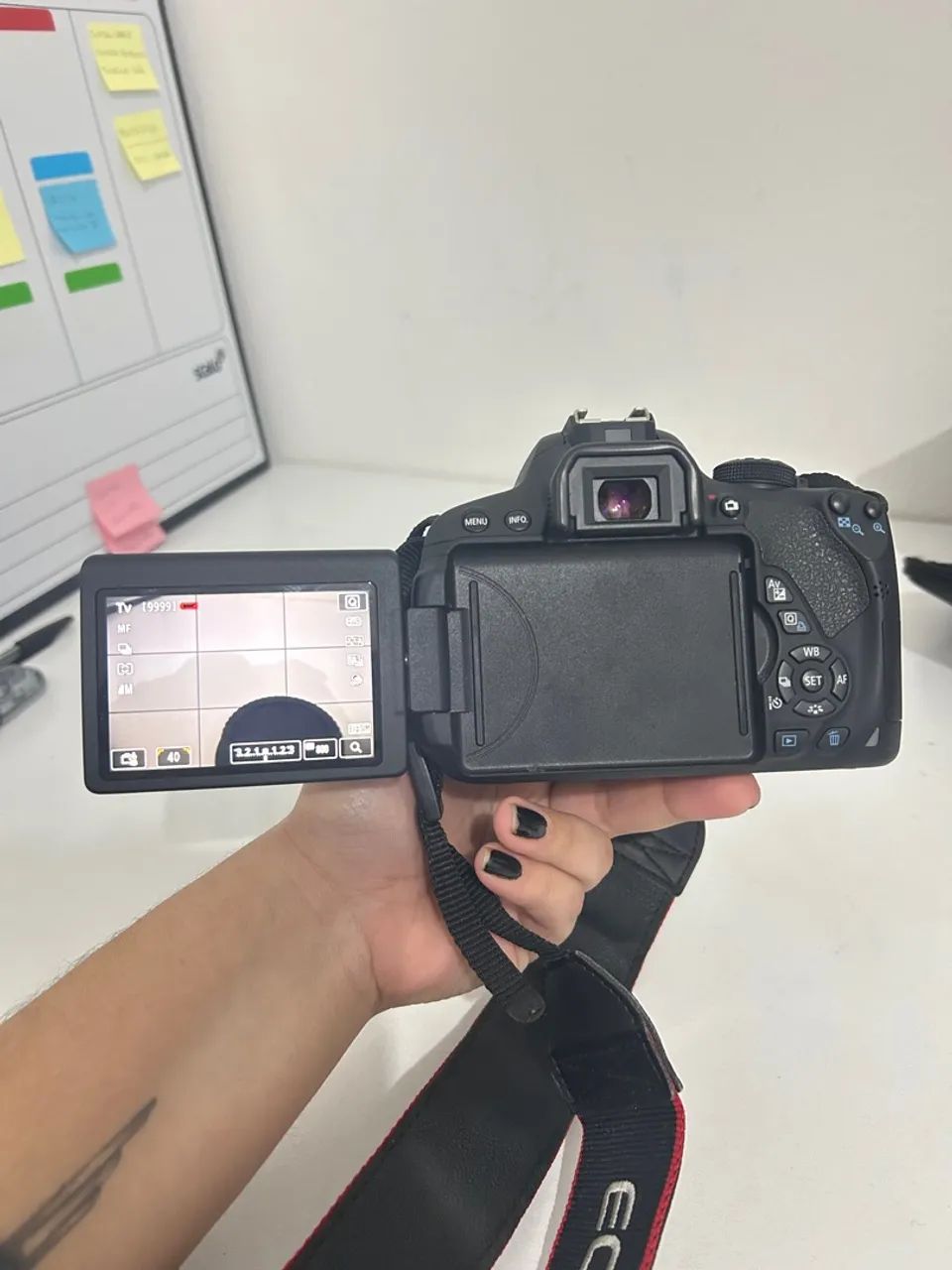 Cânon T5I + grip  - Foto 3