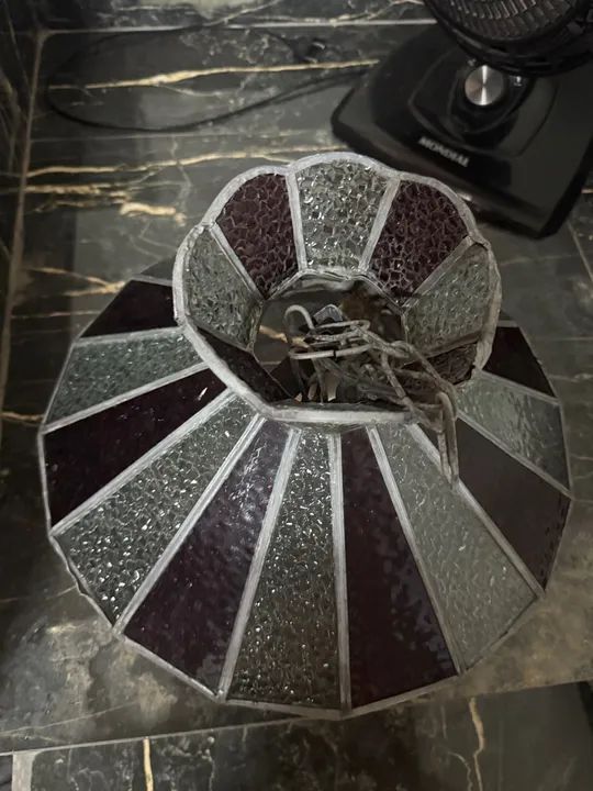 Lustre de vidro e estanho