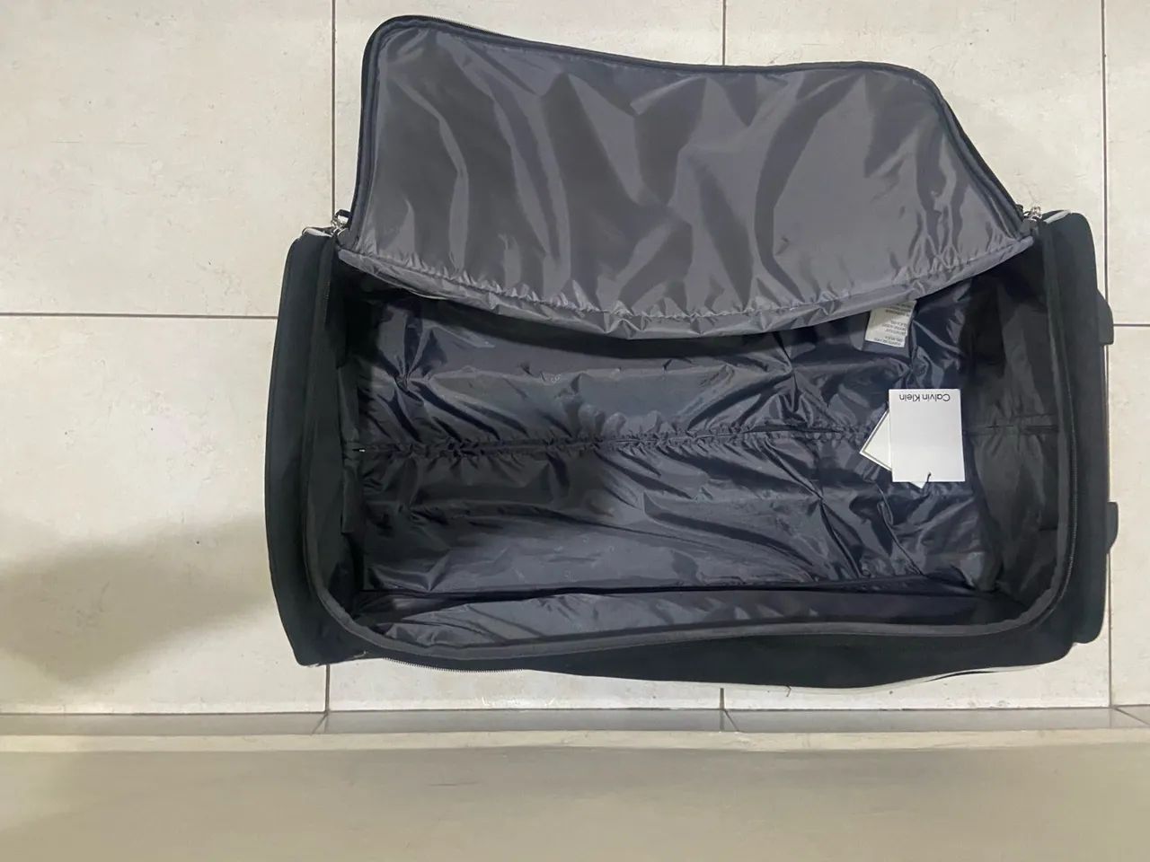 Mala Calvin Klein 23kg - Foto 4