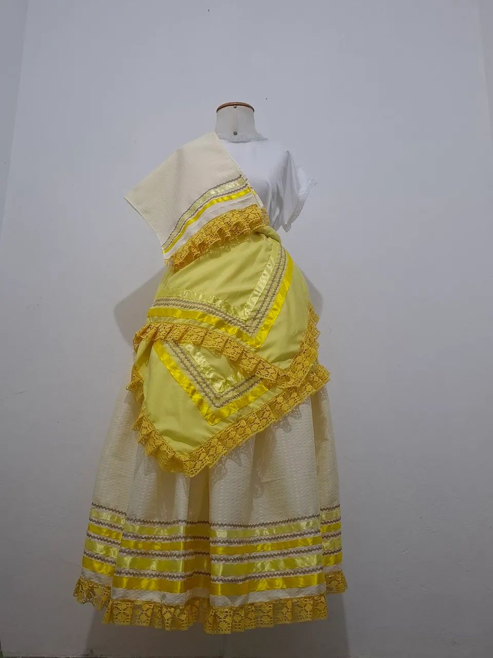 Conjunto de saia, torço e pano da costa, roupa de axé 