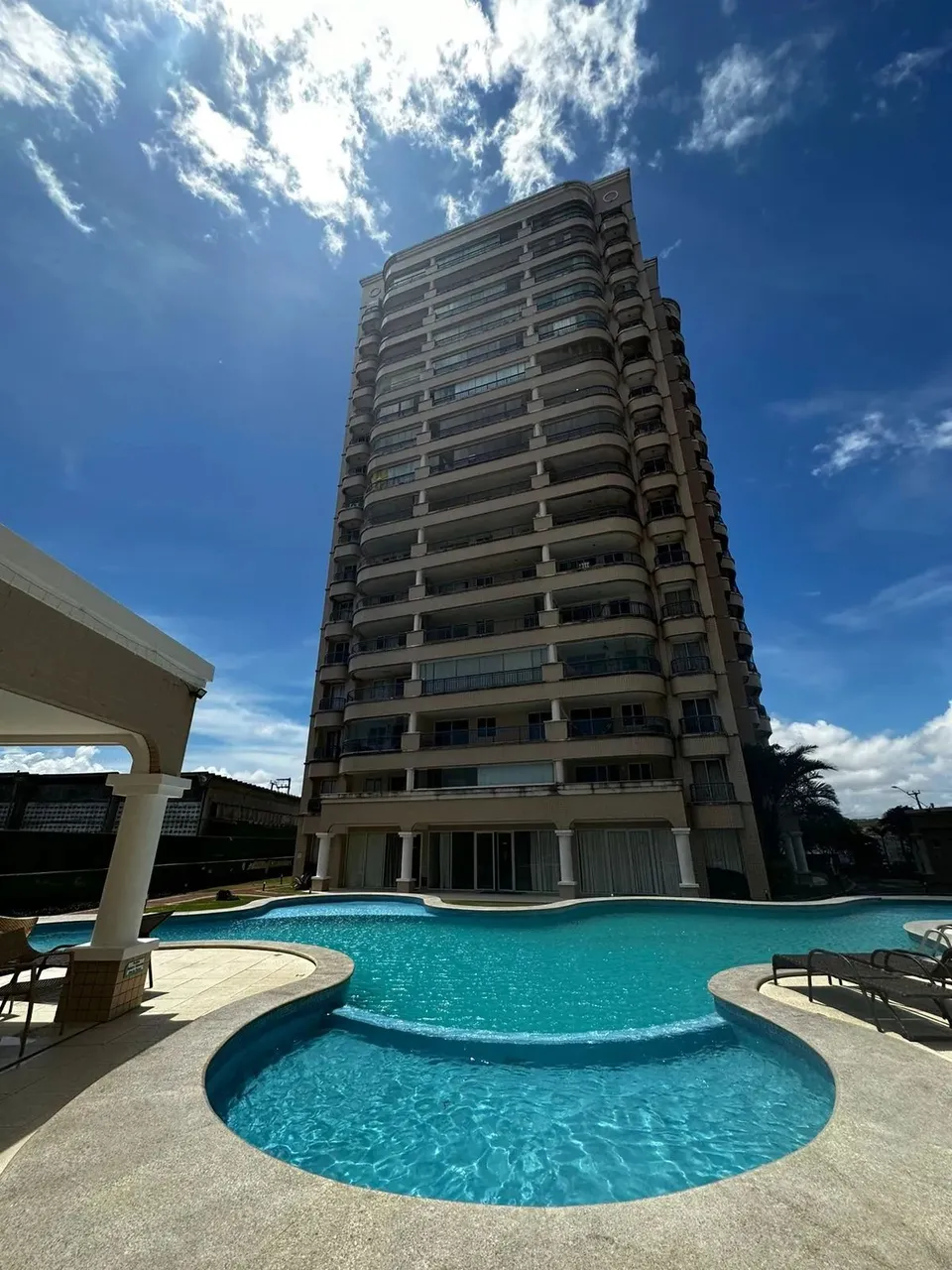 ALUGA - VENDE - APARTAMENTO PRAIA DO FUTURO - LAZER COMPLETO