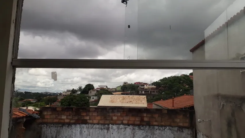 Vendo ou Troca Casa de 2andares por carro - valor 570mil aceito BTC
