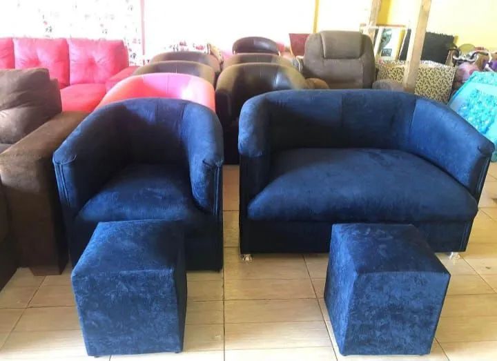 Poltronas 1 e 2 lugares com puff