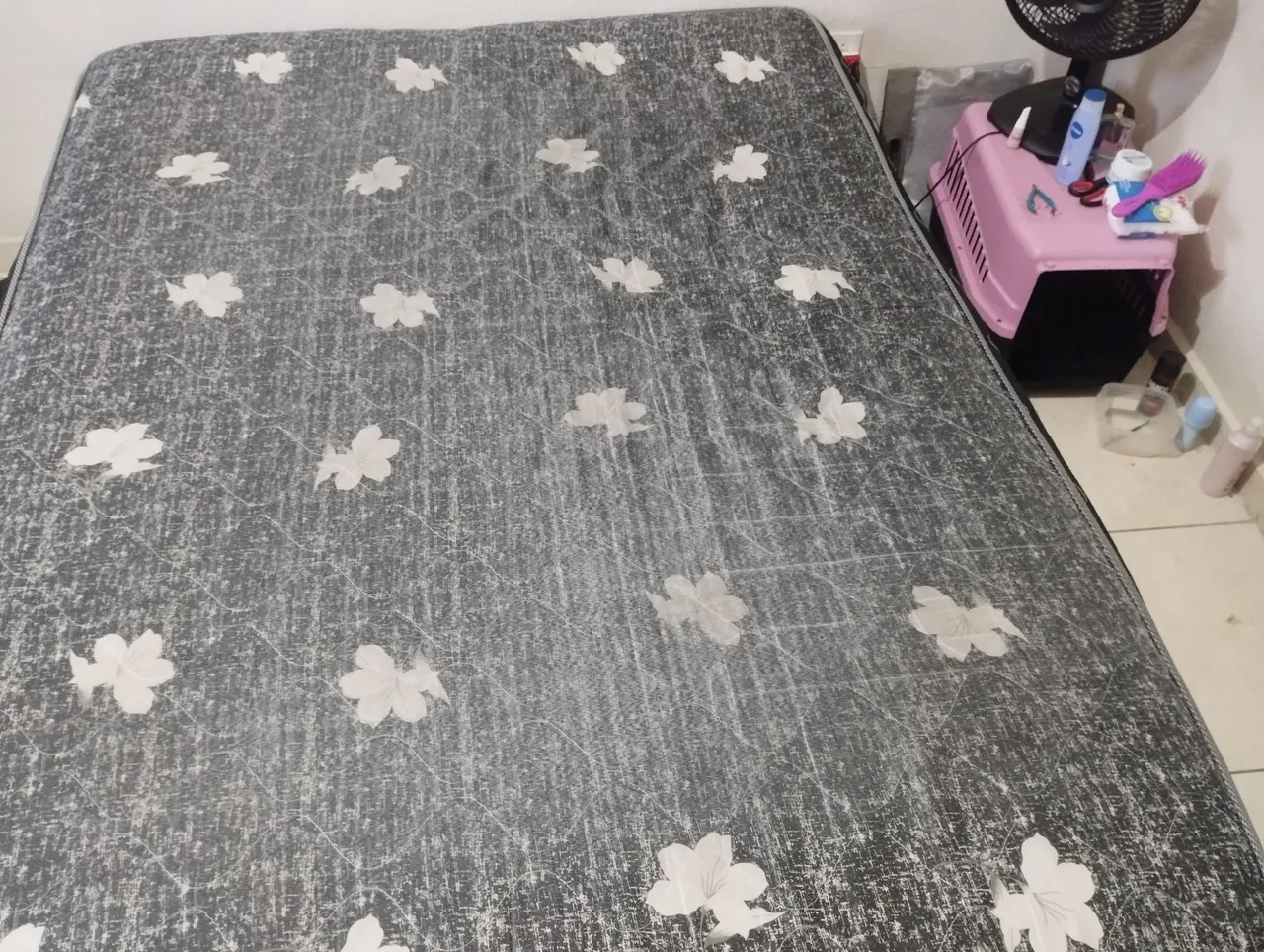Cama Box de Casal Floral Cinza