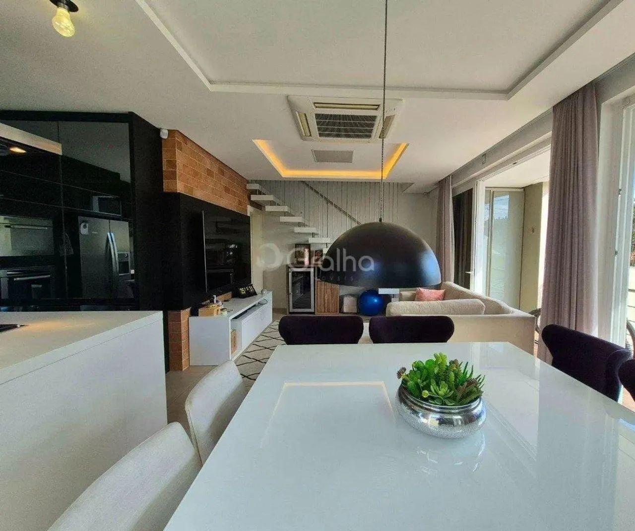 Casa de 232m² com 3 quartos sendo 2 suítes no bairro Itaguaçu - Foto 2