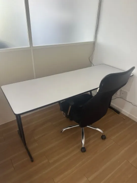 MESA DE ESCRITÓRIO - 1,70 x 60cm