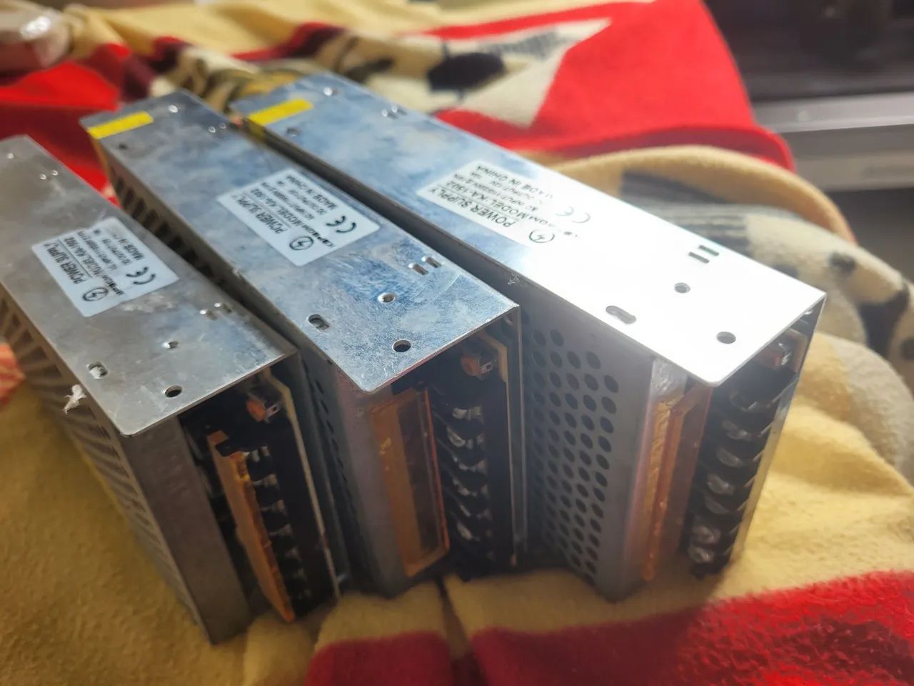 3 Fonte de Alimentação 12V 10A modelo KA-1502