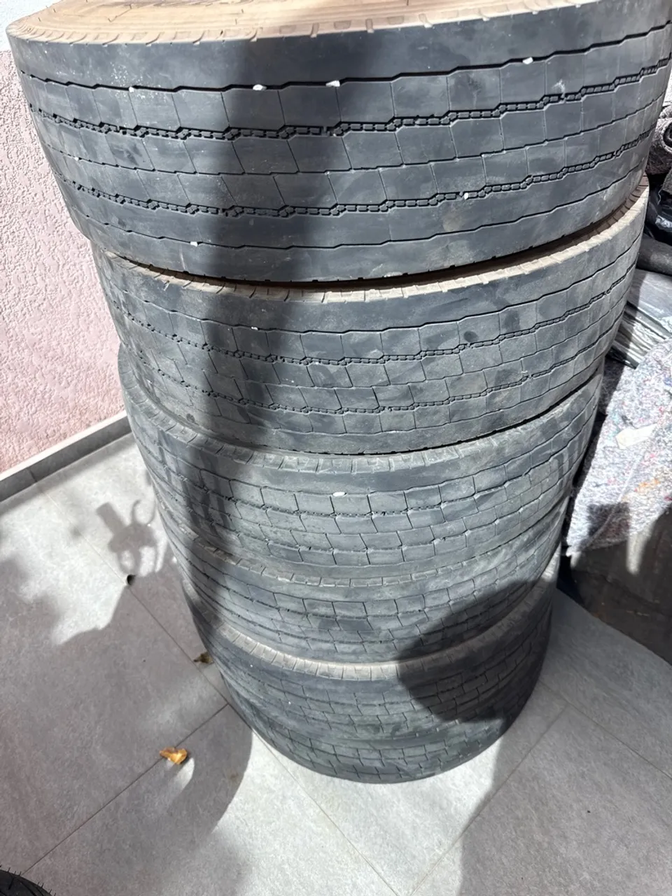 Pneu de caminhão 215/75/17,5 Bridgestone 