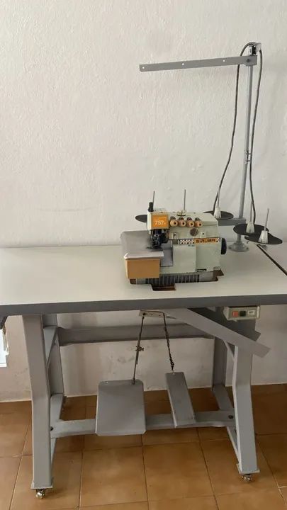 Máquina de costura interlock Siruba 757D 516M2-35