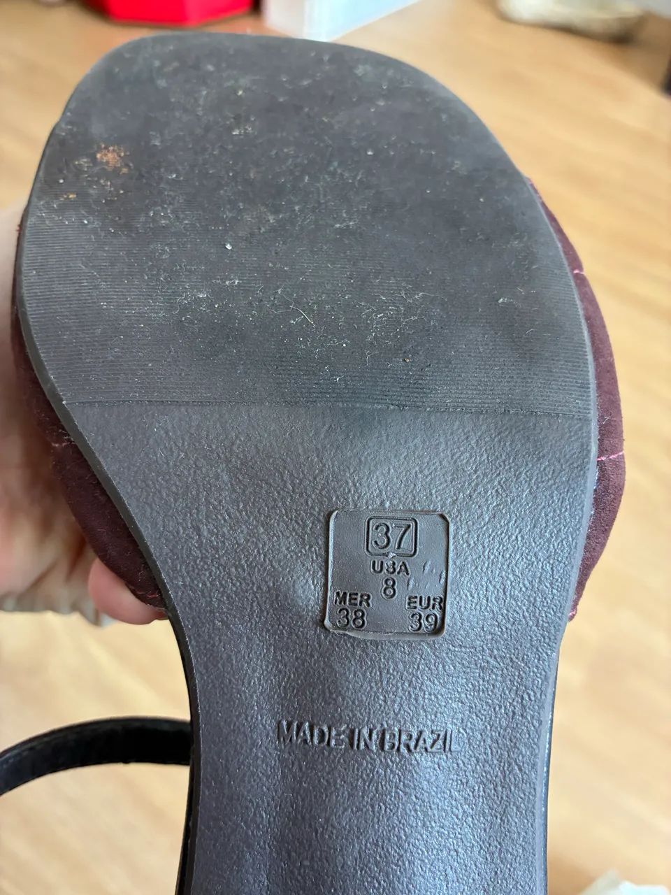 Sandália de salto alto com tiras acolchoadas da marca Outer. - Foto 4