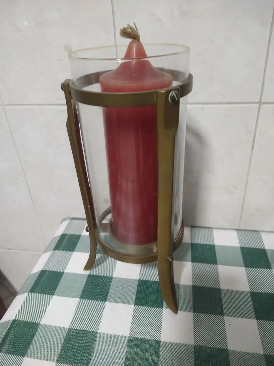 Castiçal de metal com vidro - Foto 2