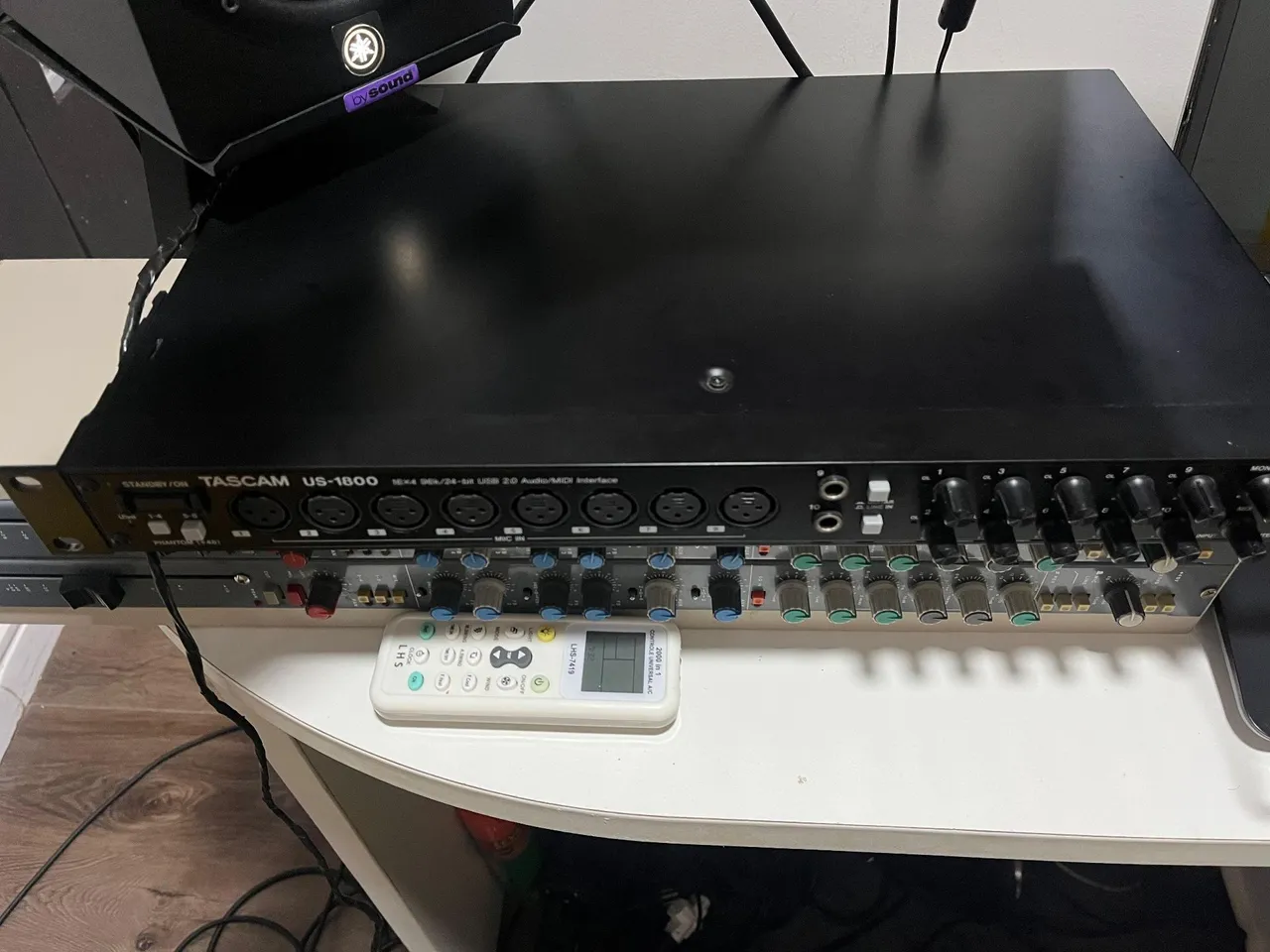 Interface de Áudio Tascam US-1800