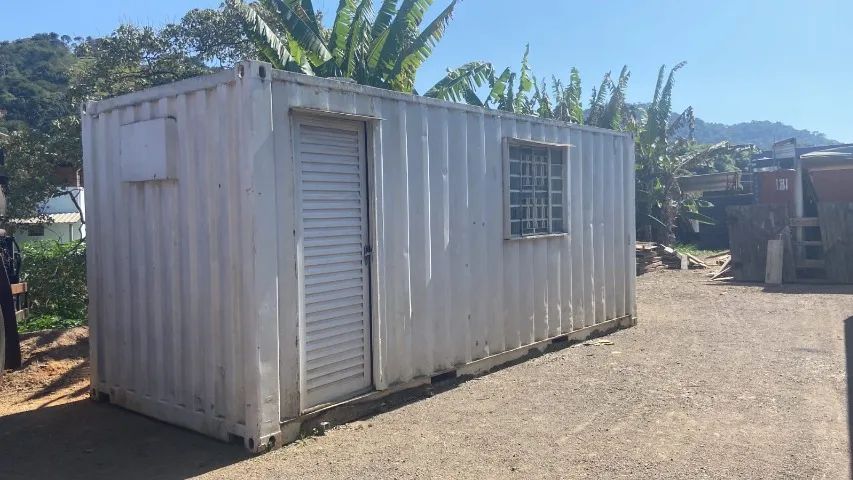 CONTAINER