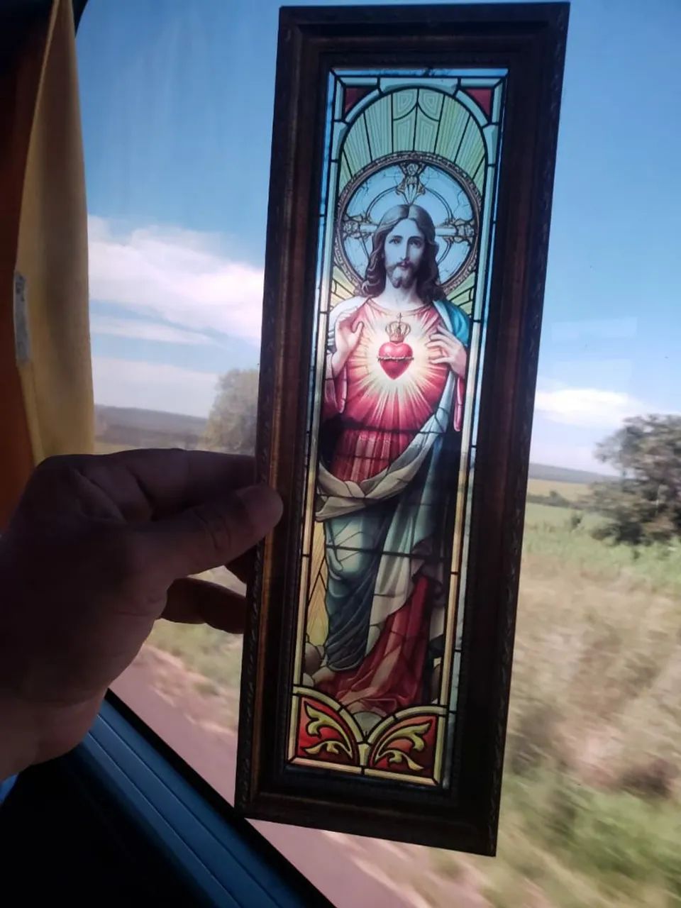 Quadro religioso em madeira com vidro ,vitral  pode se encomendar outro santos - Foto 4