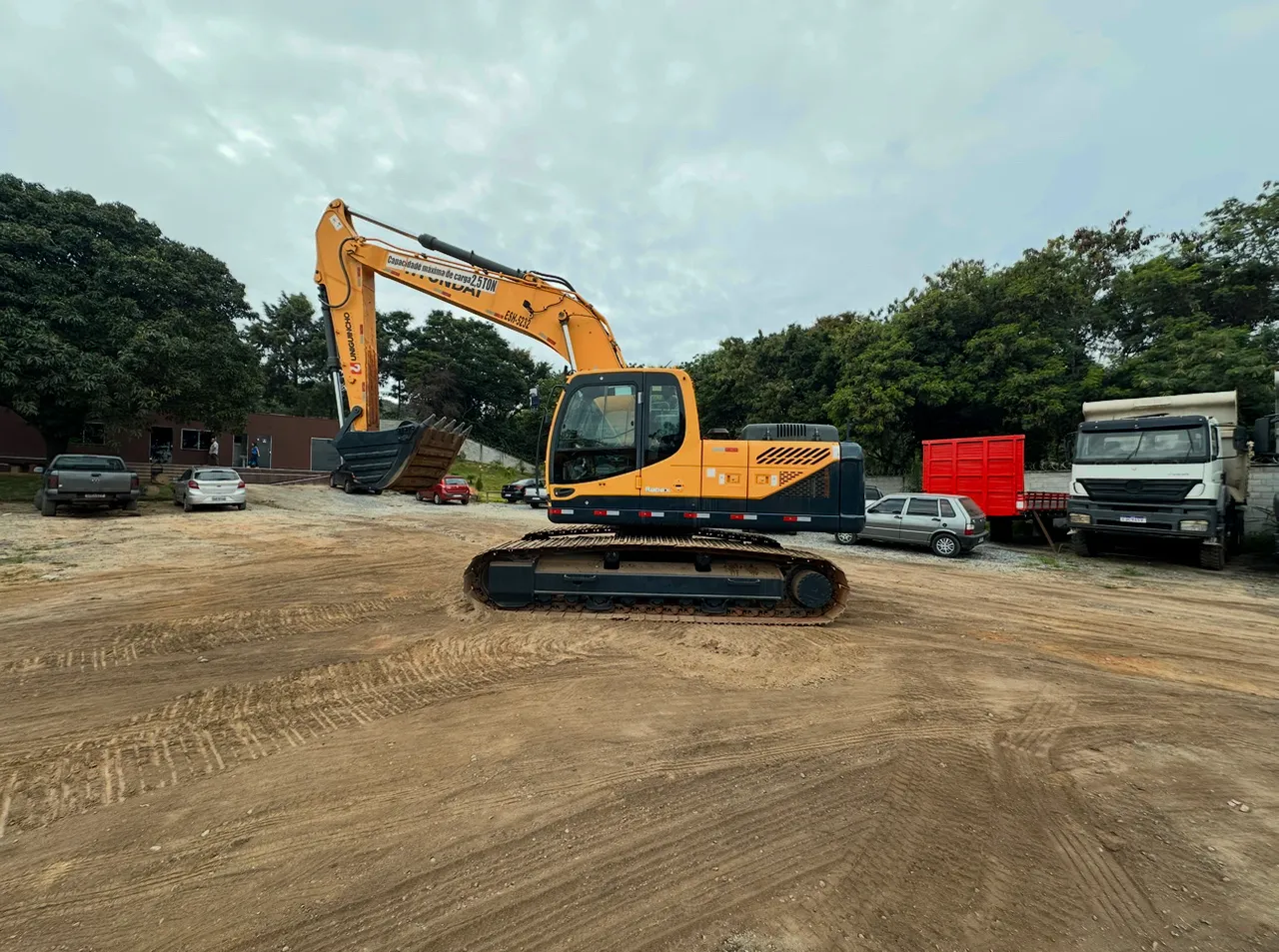 Escavadeira Hyundai 220 LC-9S 2018