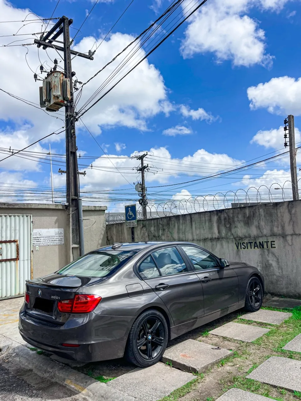 BMW 320i