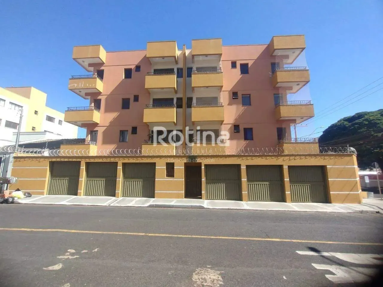 Apartamento para alugar, 3 quartos, Santa Mônica - Uberlândia/MG - Rotina Imobiliária