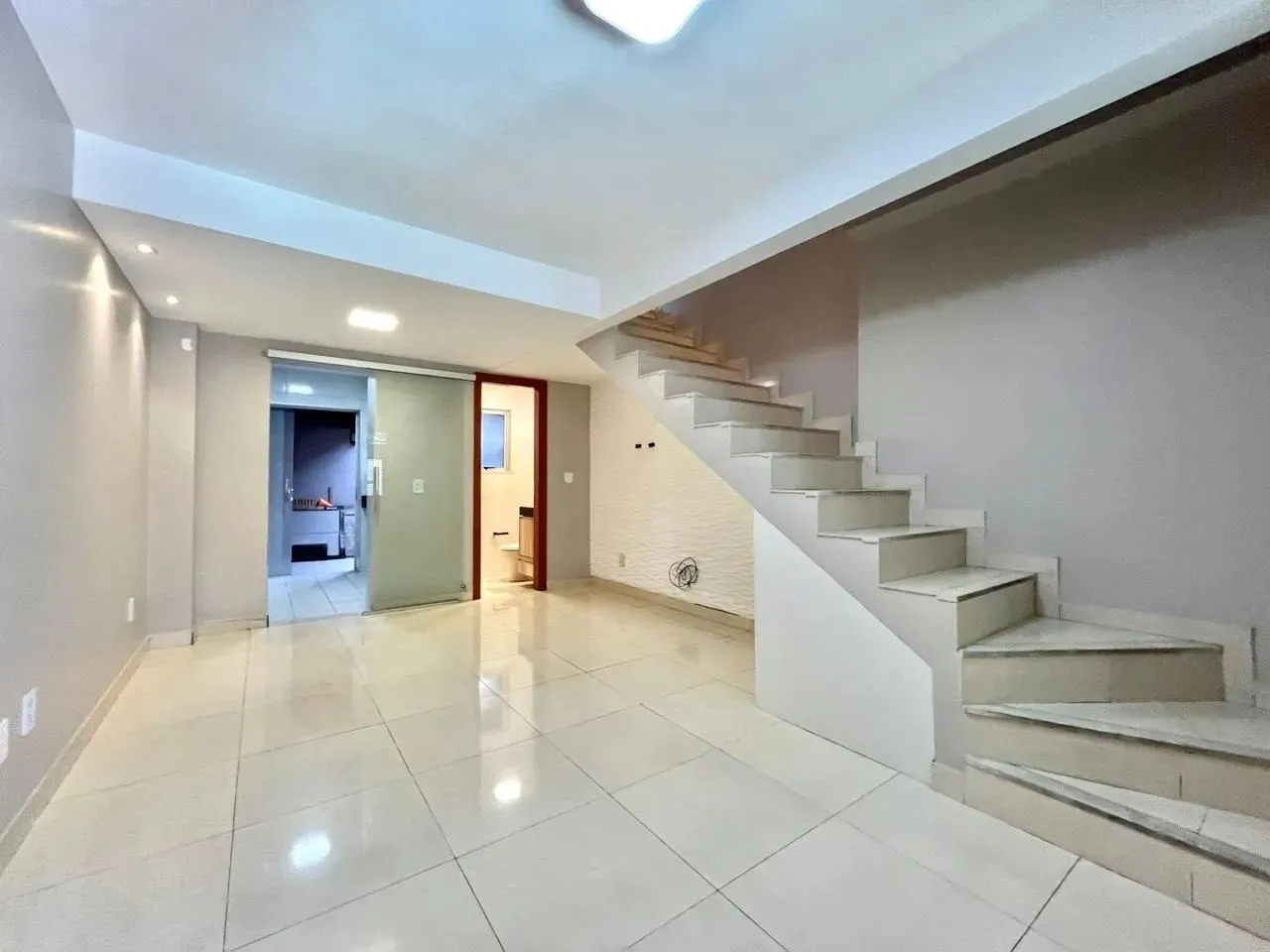 CASA GEMINADA | 2 QUARTOS | 2 VAGAS | **EXCLUSIVO*